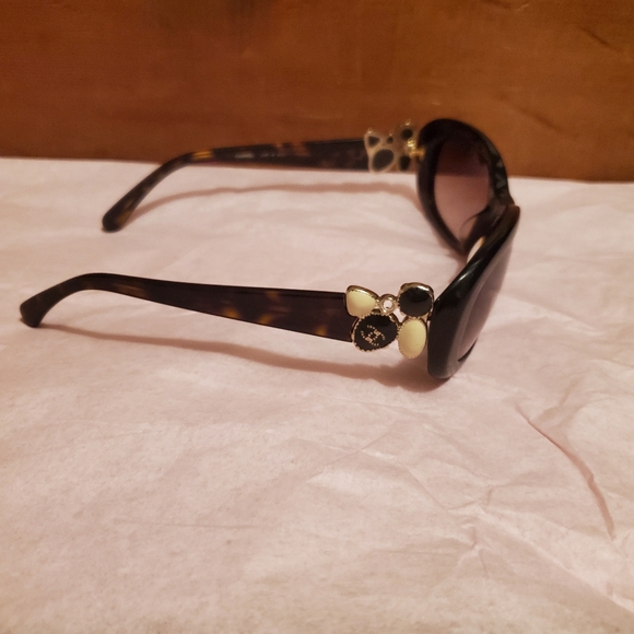 Chanel Glasses with Pearl Adornment on Tortoise Arms. All Inclusive. - Picture 3 of 6